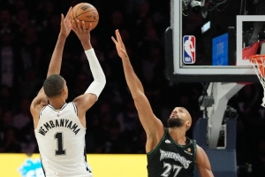 杰·威廉姆斯：文班会成GOAT之一 2米24有KD的投射和科乔的斗志