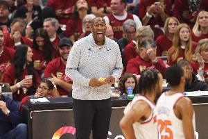 最难的是首轮？东部只有老鹰在尼克斯身上赢球 76人&骑士被横扫
