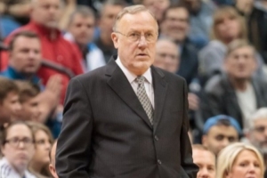 萧华：阿德尔曼是NBA史上最受尊敬的教练之一 也是杰出的战术大师